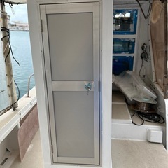 船のメンテナンスや補修作業の画像