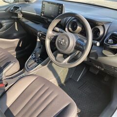 ＼ご成約／ 安心の１年保証付き 距離無制限！中古車販売 カーメル小田原店　R2年 トヨタ　ヤリス　69000kmの画像