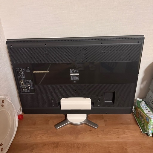 テレビ 白 42V型