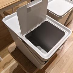 IKEA　ホルバル　ゴミ箱3点セットの画像