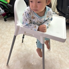 子供椅子テーブル付きの画像