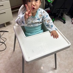 子供椅子テーブル付きの画像