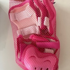 ピンクの肘.膝当ての画像