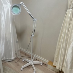 中古★
拡大レンズ付LEDライト（スタンド式）の画像