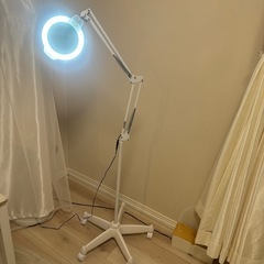 中古★
拡大レンズ付LEDライト（スタンド式）の画像