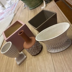 アンティーク調　シャビーシックな花器　フラワーベースの画像