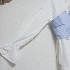 新品未使用　リシェグラマー　フレアスリーブ 白と青のストライプ トップスの画像