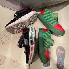 13cm光る靴☆はらぺこあおむし☆スケッチャーズの画像