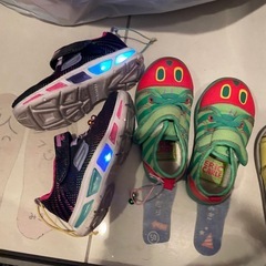 13cm光る靴☆はらぺこあおむし☆スケッチャーズの画像