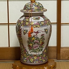 中国美術 金彩色絵 蓋付 祝飾り壺　花瓶 壺　花鳥　宮廷人物図 ...