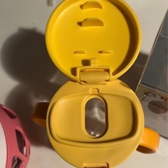 ※お譲り先決定しました【出品9月いっぱい】リッチェル　ストローマグ2個＋お菓子入れの画像