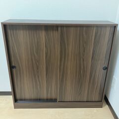 収納キャビネットをプレゼントします。私のアパートまで取りに来てほしい。