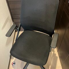 オフィスチェアをプレゼントします。私のアパートまで取りに来てほしい。