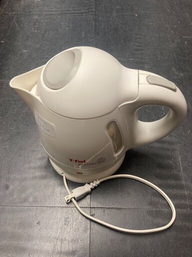 ☆中古￥1,500！T-fal　電気ケトル　家電　BF203922型　【BI176】