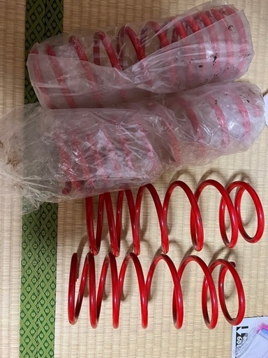 適合車種不明　ローダウンバネ