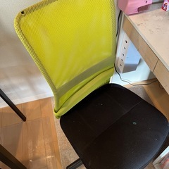 子ども用のイスと机セットの画像
