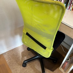 子ども用のイスと机セットの画像