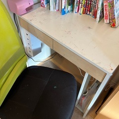 子ども用のイスと机セットの画像