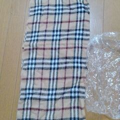 マフラー　バーバリー風　タータンチェック　未使用　男女兼用　薄手　タグ紛失　手触りウール？　貰い物の画像