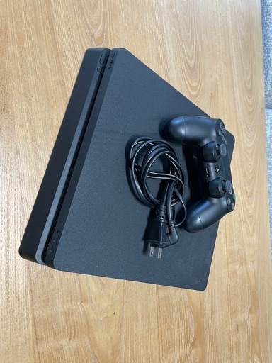 【受け渡し予定/受付停止中】【ソフト付き/動作確認済み】PS4本体+コントローラ