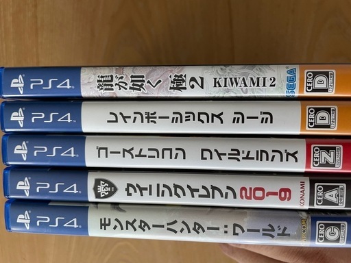 【受け渡し予定/受付停止中】【ソフト付き/動作確認済み】PS4本体+コントローラ