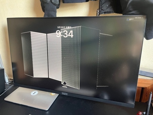 LG 4Kモニター　32インチ 32UN550-W、エルゴトロンのモニターアーム