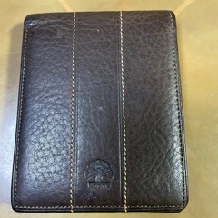 ROOTSの本革の財布です。