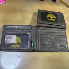 ROOTSの本革の財布です。の画像