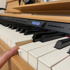 Roland DP603電子ピアノ ナチュラルウッド　専用 椅子付きの画像