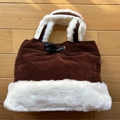 初投稿の半額‼️ファー付きベルベット？バッグ