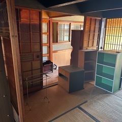 内装解体中。必要な方お持ち帰り下さい