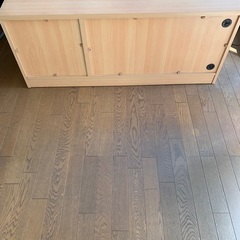 シンプルなTV台の画像