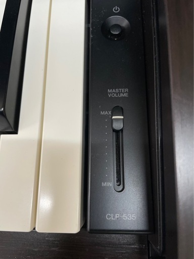 ヤマハYAMAHA電子ピアノ 中古美品CLP-535R 2016年製　専用椅子付き 