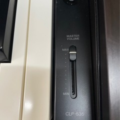 ヤマハYAMAHA電子ピアノ 中古美品CLP-535R 2016年製　専用椅子付き の画像