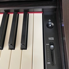 中古美品YAMAHA  CLP-735R 20年製　高低調整可能椅子付きの画像