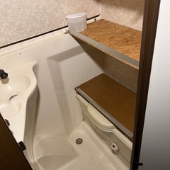 キャンピングトレーラー商談中の画像