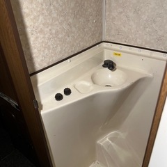 キャンピングトレーラー商談中の画像