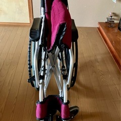 車椅子 自走式 アルミ製 折りたたみ　ノーパンクタイヤ　　の画像