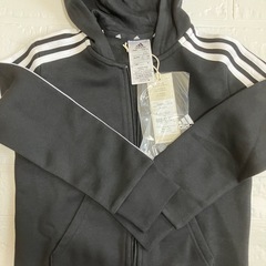 新品　定価4719 サイズ120 adidas スウェット　パーカーの画像