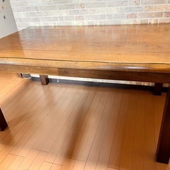 ダイニングテーブルの画像