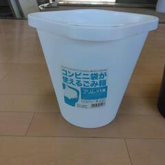 美品！レジ袋が掛けれるゴミ箱・2個セットの画像