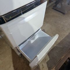 三菱冷蔵庫　MR-CU37J-W の画像