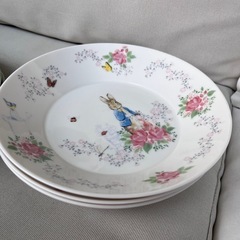 ピーターラビットカレー皿３枚&青いカレー皿2枚の画像