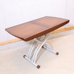 イタリアの家具ブランド”OZZIO ITALIA(オッジオイタリア)”のSVILUPPINO(ズヴィルッピーノ)エクステンションテーブルです。昇降と伸長機能がついたモダンなリビングダイニングテーブル！の画像