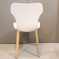 イタリアの高級家具ブランドB&B Italia(ビー・アンド・ビー イタリア)Papilio Shell(パピリオ シェル)チェア。蝶の色とりどりの羽をイメージした深澤直人デザインのダイニングチェア♪の画像