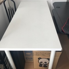 白い机