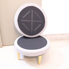 TAKANO MOKKOU(高野木工)のLEO(レオ) ラウンドオットマンです！軽やかなシンプルで飽きの来ないシルエットのスツール。ナチュラルモダンや北欧スタイルなどのインテリアのアクセントに♪の画像