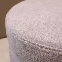 TAKANO MOKKOU(高野木工)のLEO(レオ) ラウンドオットマンです！軽やかなシンプルで飽きの来ないシルエットのスツール。ナチュラルモダンや北欧スタイルなどのインテリアのアクセントに♪の画像