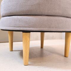 TAKANO MOKKOU(高野木工)のLEO(レオ) ラウンドオットマンです！軽やかなシンプルで飽きの来ないシルエットのスツール。ナチュラルモダンや北欧スタイルなどのインテリアのアクセントに♪の画像