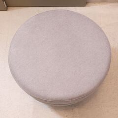 TAKANO MOKKOU(高野木工)のLEO(レオ) ラウンドオットマンです！軽やかなシンプルで飽きの来ないシルエットのスツール。ナチュラルモダンや北欧スタイルなどのインテリアのアクセントに♪の画像